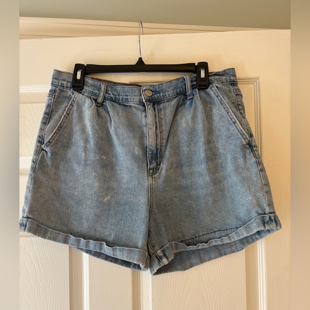 American Eagle High-Waisted Denim Shorts - Size 14, Light Wash, Cuffed Hem